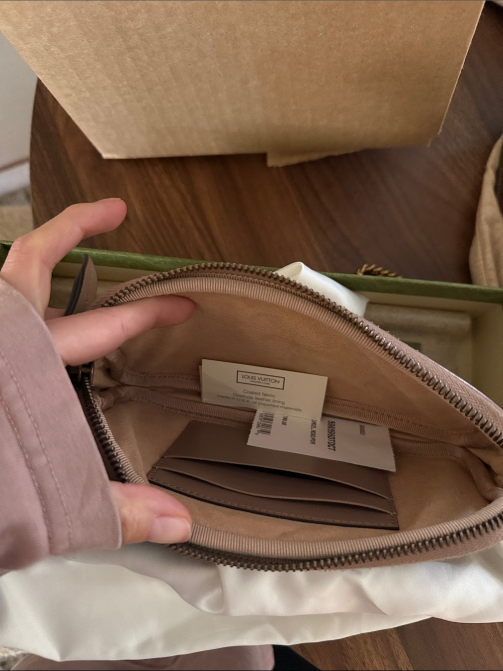 Gucci Beige Taupe Matelassé Leather Camera Bag with Gold GG - Picture 3 of 4